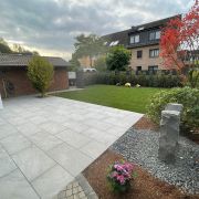 Gartenarbeiten: Betonplatten in Düsseldorf bei den Bublicas